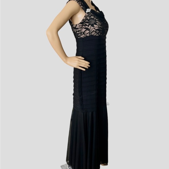 R & M Richards Petite Lace Chiffon Gown - Picture 2 of 8